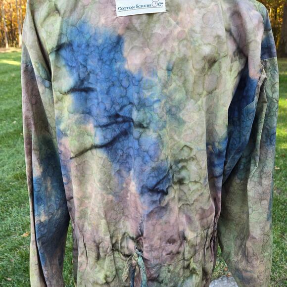 Cotton Scrubs Co Watercolor Ladies Scrub Lab Coat Snap Closure Big Pockets Med - Picture 5 of 9